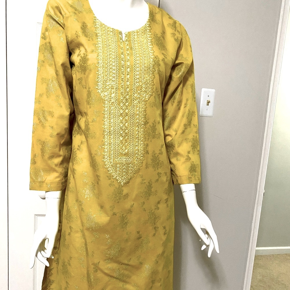 Dresses - Picture 4 of 4